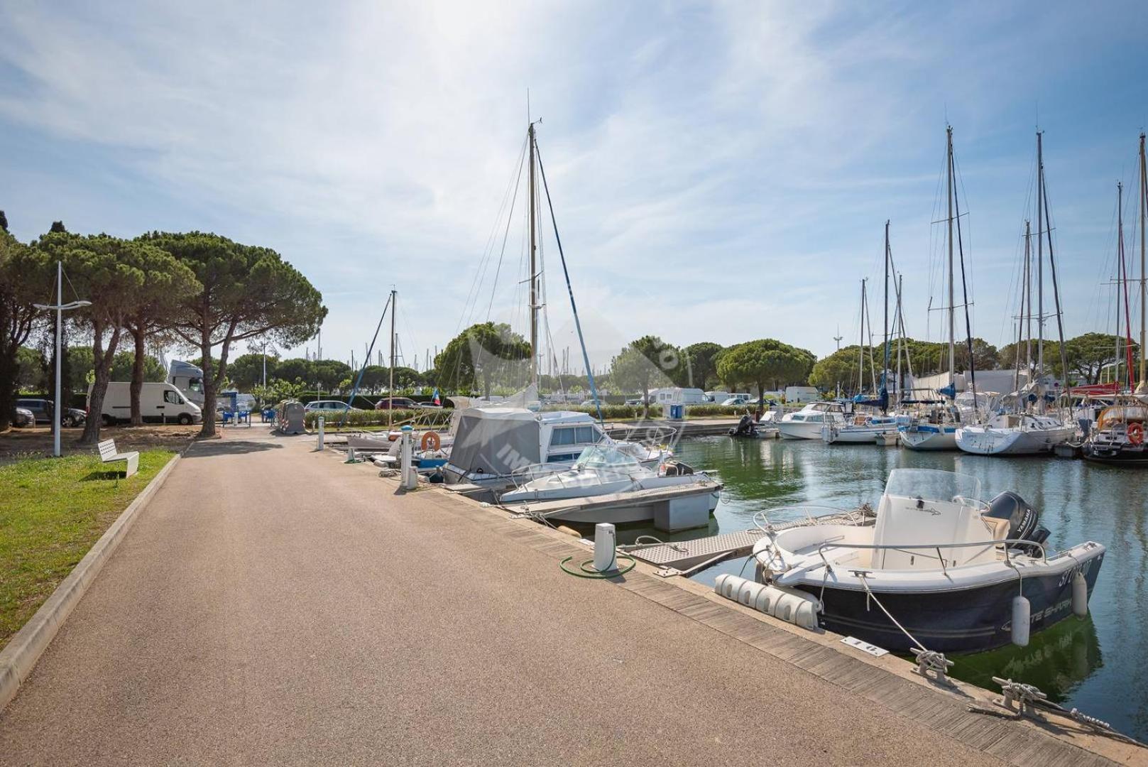 As9557 - Studio Vue Sur La Mer Avec Parking Prive Proche Centre Ville Ле-Гро-дю-Руа Экстерьер фото